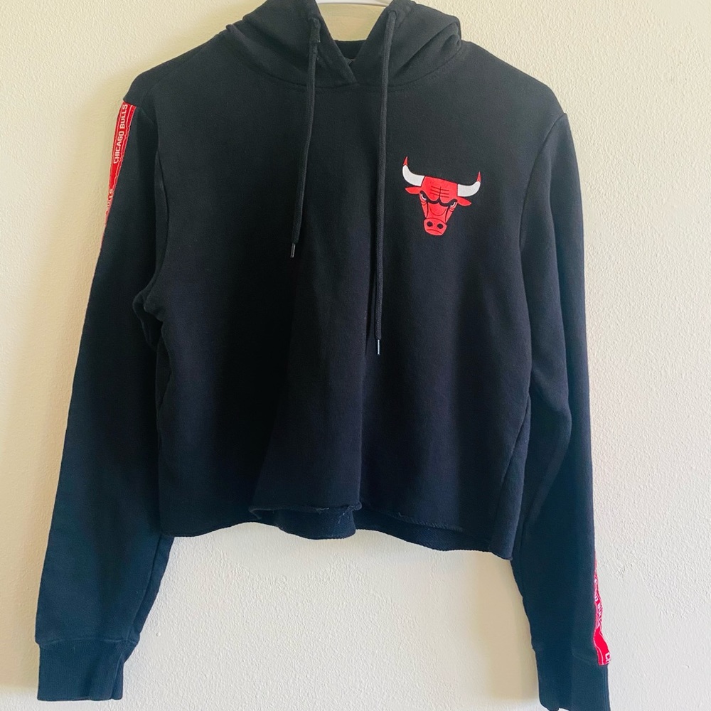 NBA Black and Red Cropped Hoodie Sweatshirt